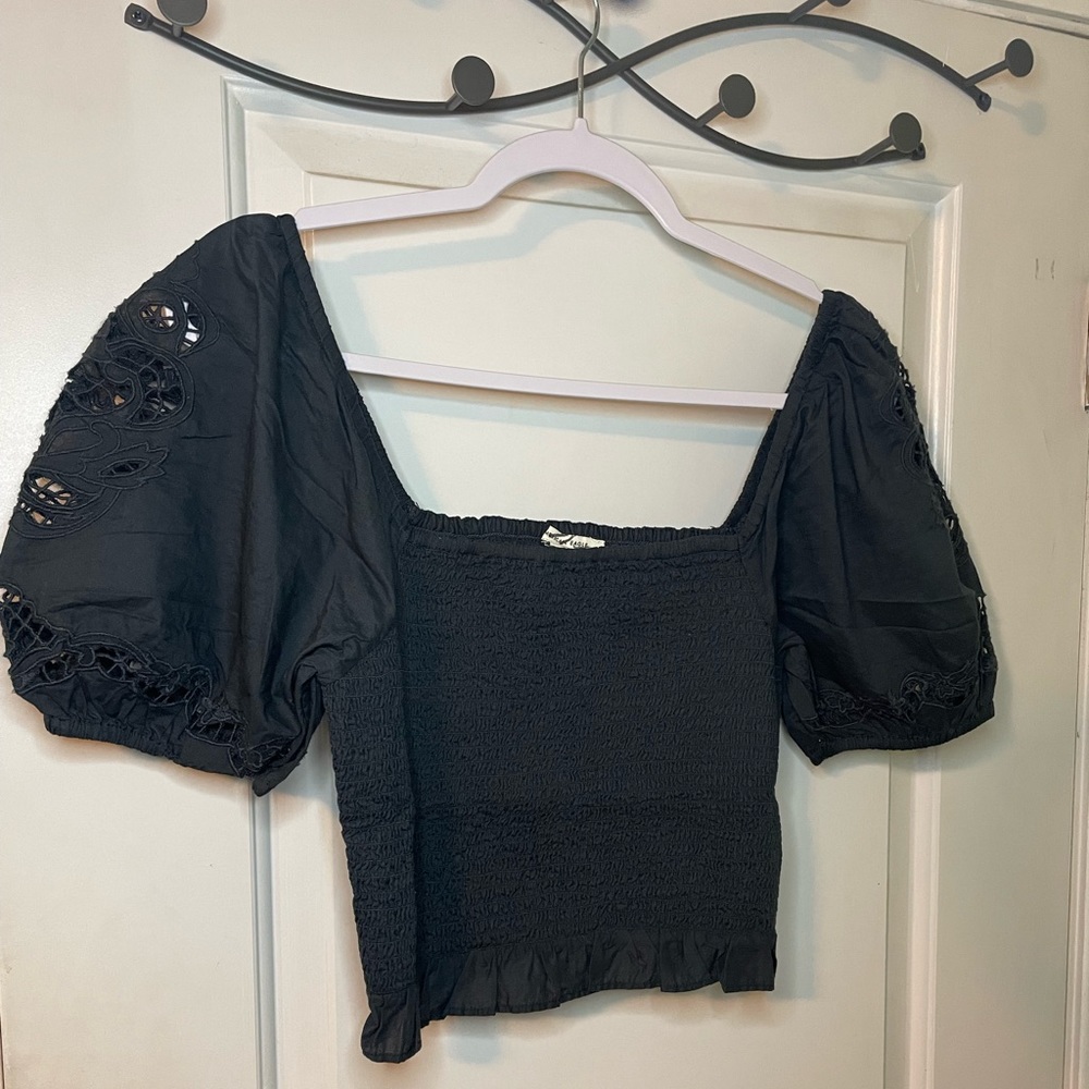 *NWOT* American Eagle Black Cropped and Ruched Peasant Top - Size Small